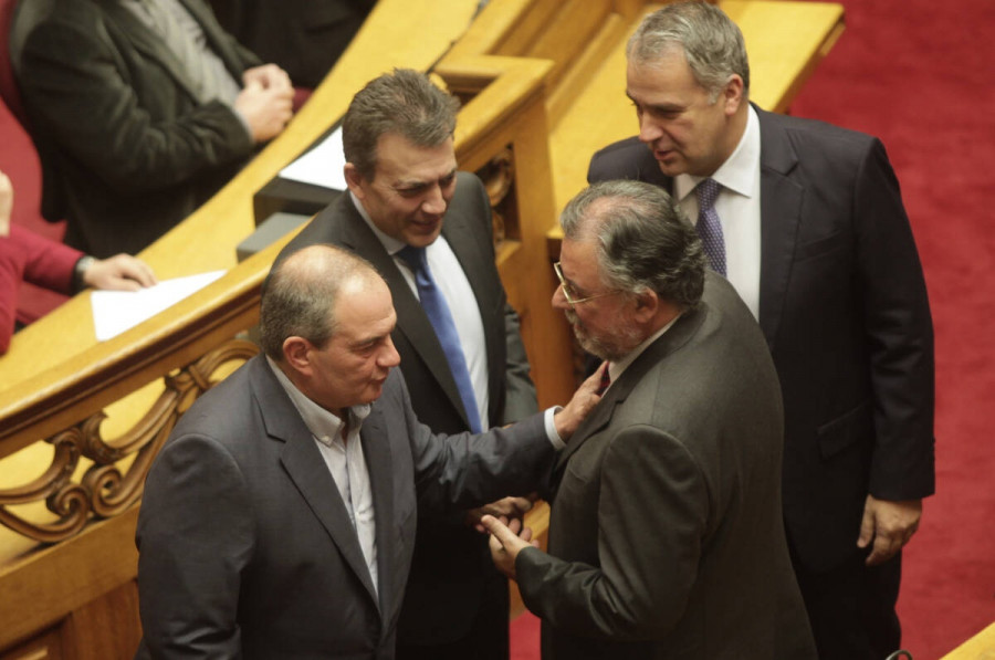 karamanlis xwris gravata