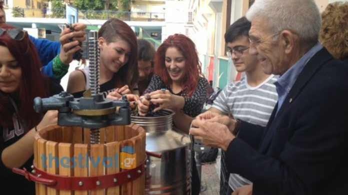 mpoutaris krasi aftodioikisi 696x391