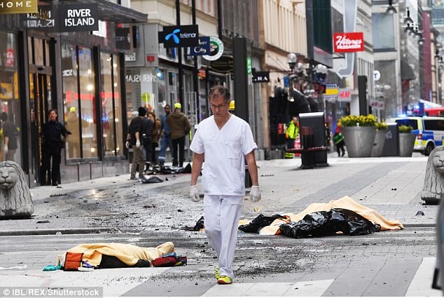 3F1978DD00000578 4395736 image a 5 1491761596396