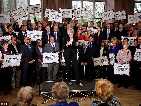 3F643D5400000578 4426736 image a 12 1492677442213