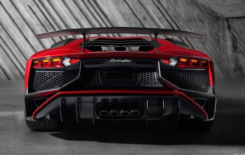 5 Lamborghini Aventador LP750 4 SV