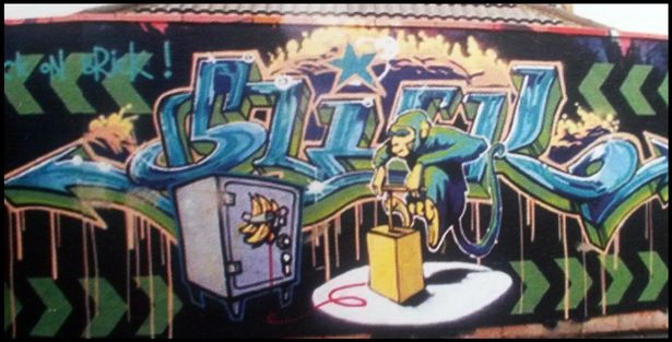 PAY BNPS BanksyHouse 09