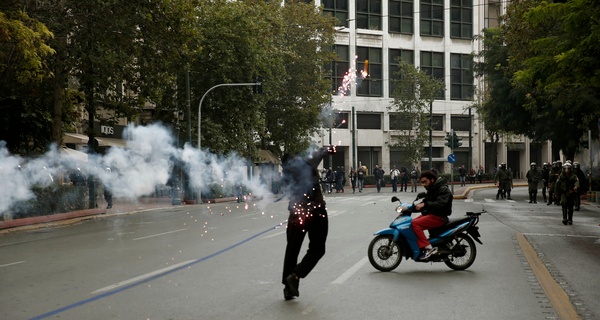 epeisodia kentro athina10