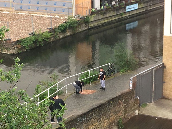 man leaves coins tweets jamahl mcmurran 15