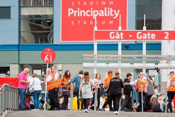 Justin Bieber Fans In Cardiff