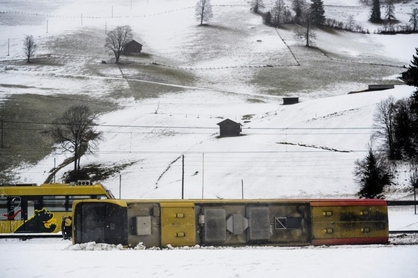 train swiss derailed