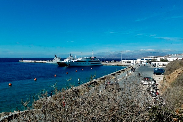 mykonos taxidi touristes xenodohoi