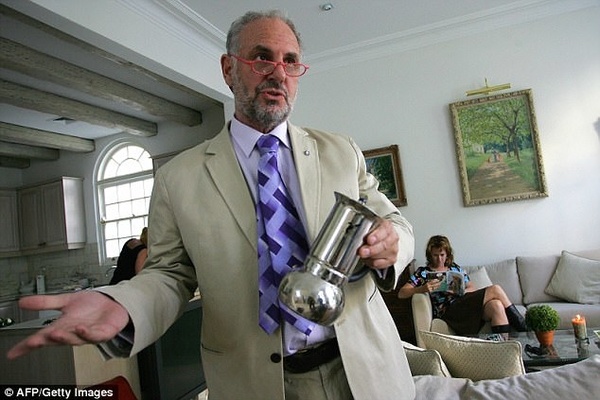 46FBAC5E00000578 5145085 image a 24 1512425384374