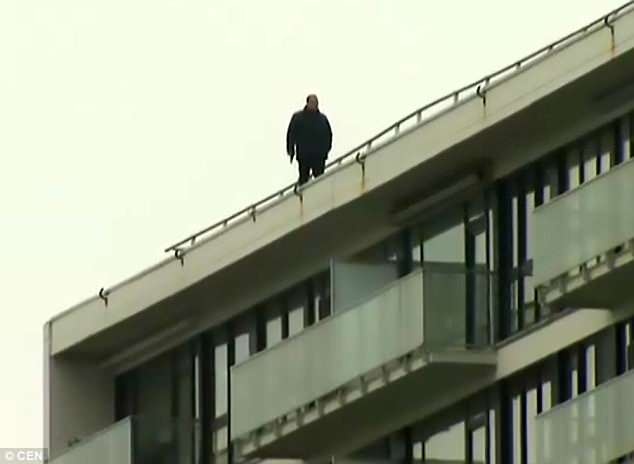 4C45C45400000578 5732073 image a 78 1526398963276