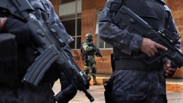 b49ed7f6fbd84abfbd535684f3b2c472 18