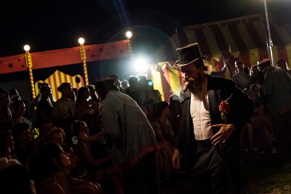 photo bomb budapest 6