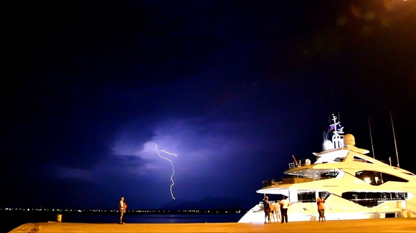 nafplio keravnos photo bomb 3