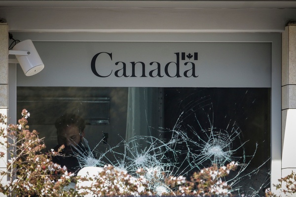 rouvikwnas presveia kanada 4