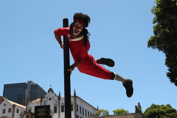 phphoto bomb clowns 8