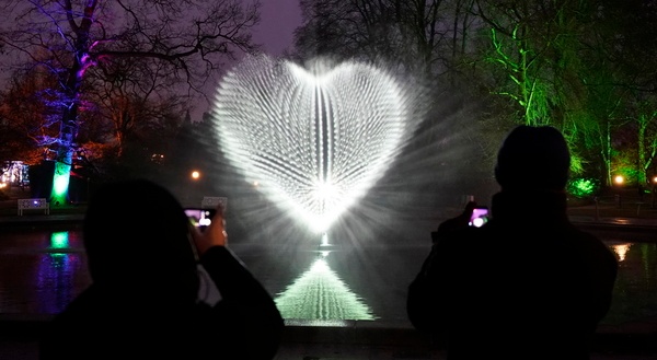 photo bomb germany lighs 10