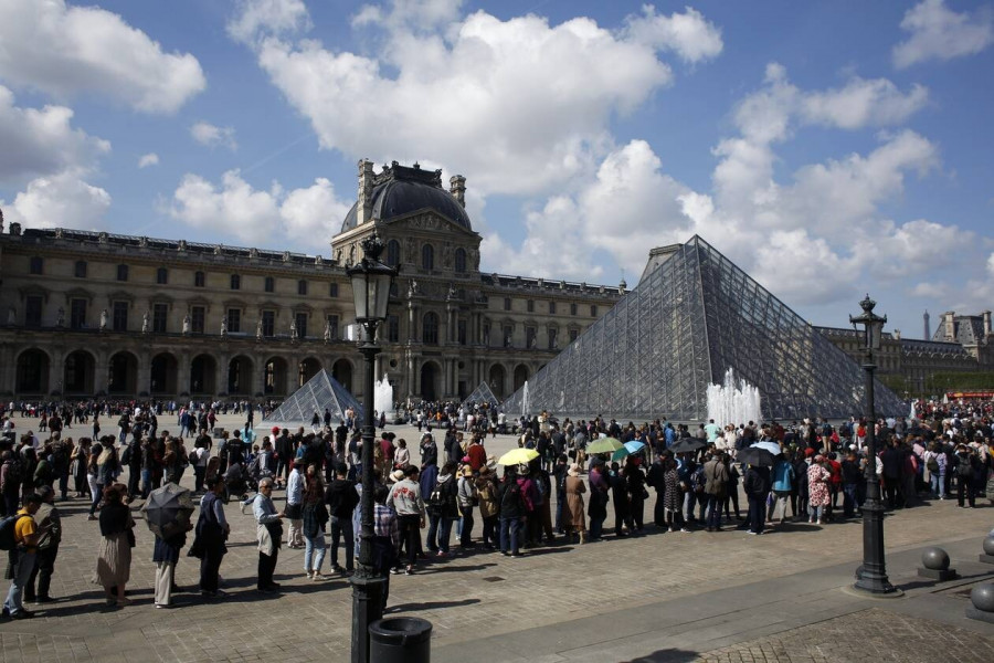 louvre.jpg