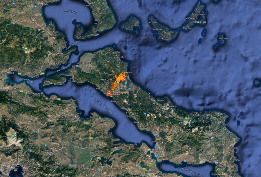 Το μέτωπο της φωτιάς στη Βόρεια Εύβοια