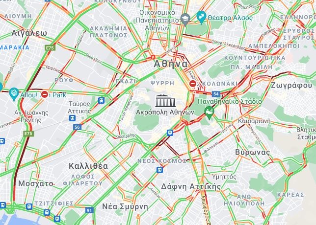 Οι δρόμοι στο κέντρο της Αθήνας το μεσημέρι της Πέμπτης