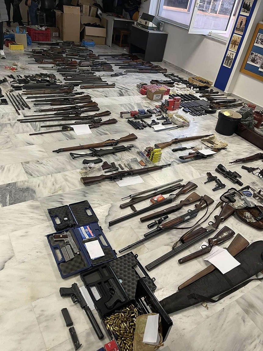 Ολόκληρο οπλοστάσιο εντόπισαν οι αστυνομικοί 