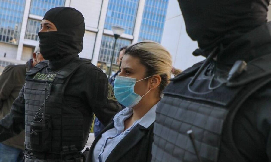 Επίθεση με βιτριόλι στην Ιωάννα Παλιοσπύρου: Η ώρα της αποφυλάκισης της Έφης Κακαράντζουλα πλησιάζει