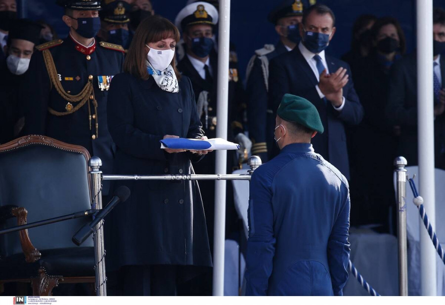 Η ΠτΔ παρλαμβάνει την ελληνική σημαία