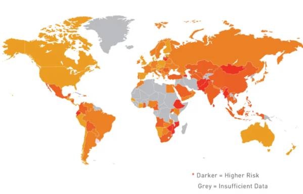 Όπως αποτυπώνεται στον σχετικό χάρτη επικινδυνότητας, η Ελλάδα βρίσκεται κάπου στη μέση των «κόκκινων» ζωνών