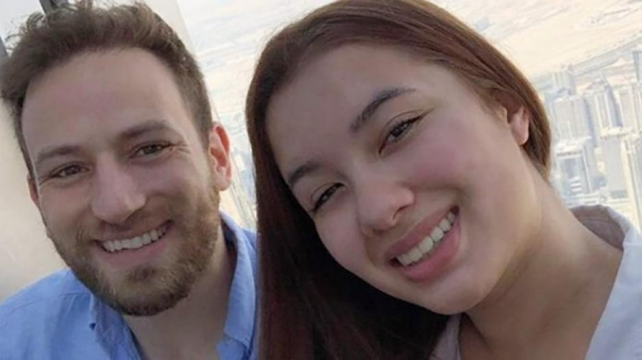 Η Καρολάιν με τον δολοφόνο της Μπάμπη Αναγνωστόπουλο 