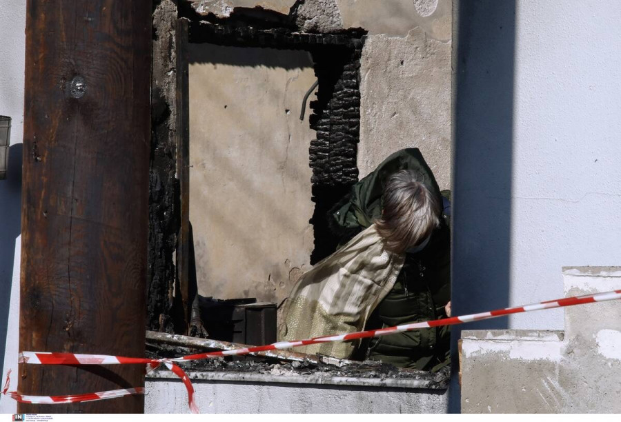 Μητέρα και παιδιά εγκλωβίστηκαν στη φωτιά