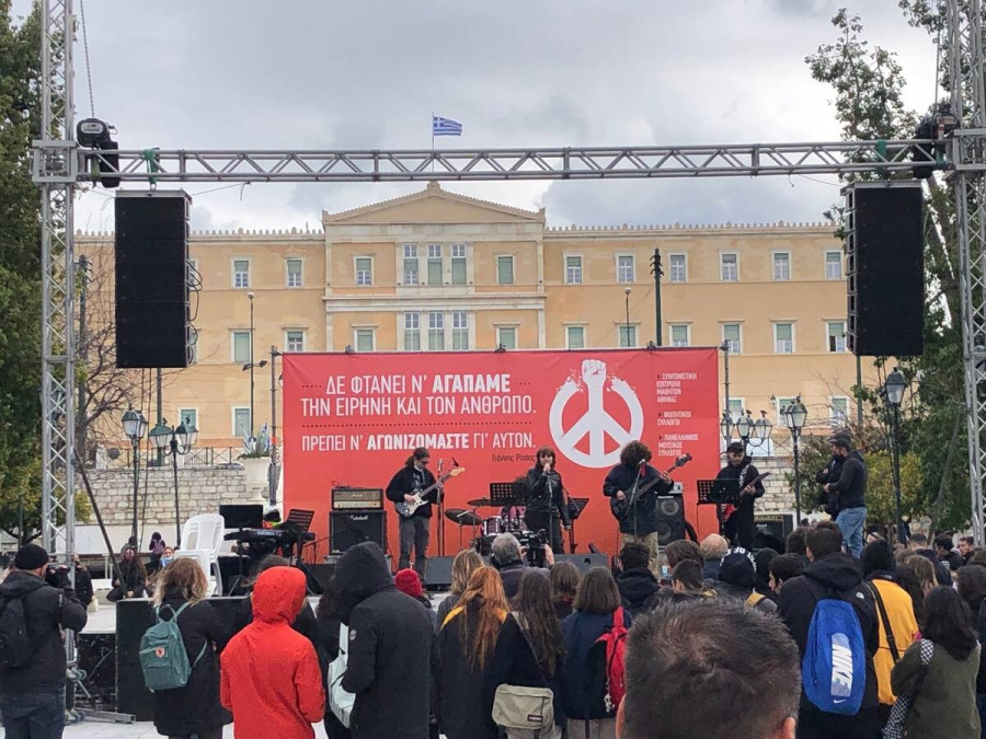 Πανεκπαιδευτικό συλλαλητήριο στο κέντρο της Αθήνας για τον πόλεμο στην Ουκρανία