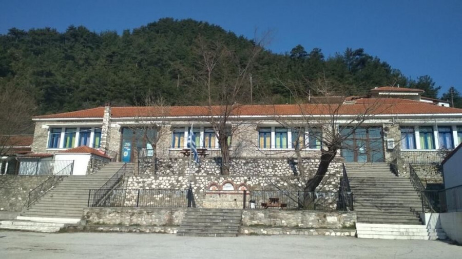 Θάσος: Το Μαξίμου έστειλε υπολογιστές, προτζέκτορες, βιβλία σε μαθητές Δημοτικού Σχολείου