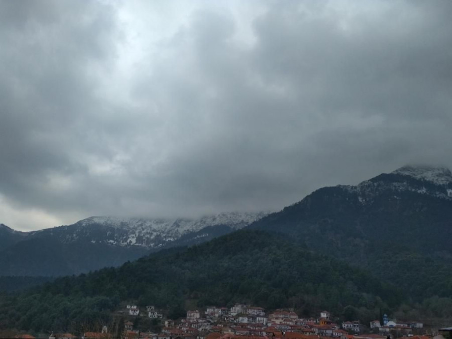 Θάσος: Το Μαξίμου έστειλε υπολογιστές, προτζέκτορες, βιβλία σε μαθητές Δημοτικού Σχολείου