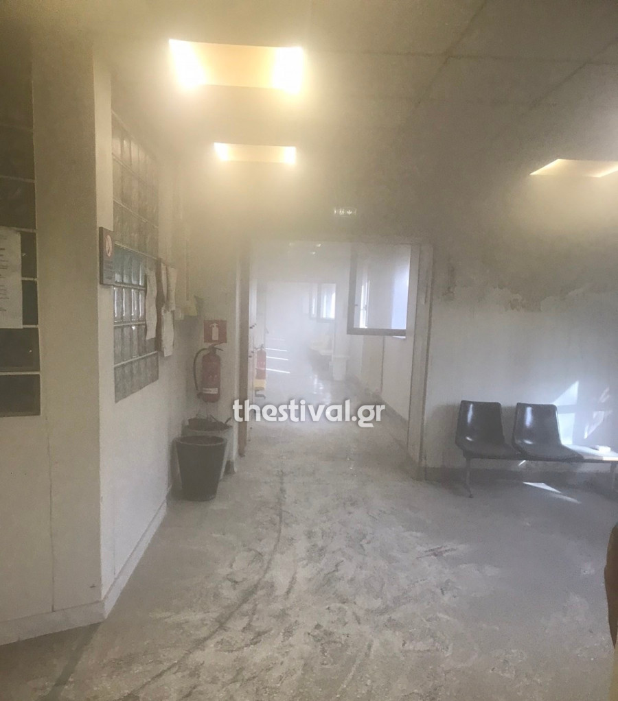 «Είναι σαν να έπεσε βόμβα», λέει ο διευθυντής της κλινικής covid στο Παπανικολάου.