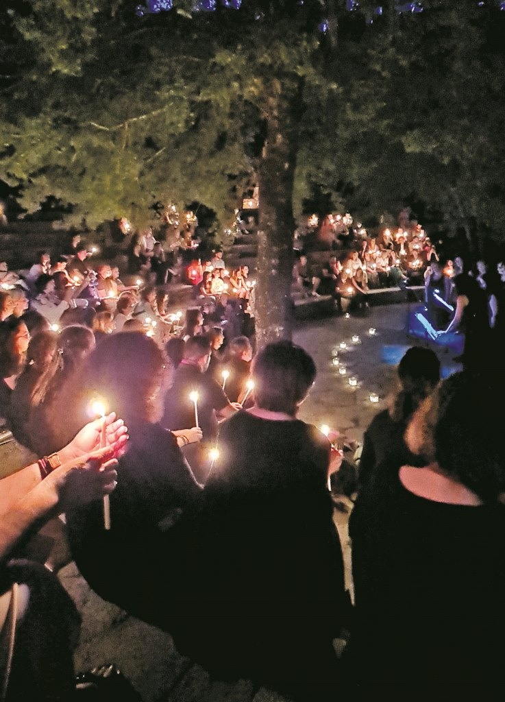 Μια μυσταγωγική βραδιά υπό το φως των κεριών