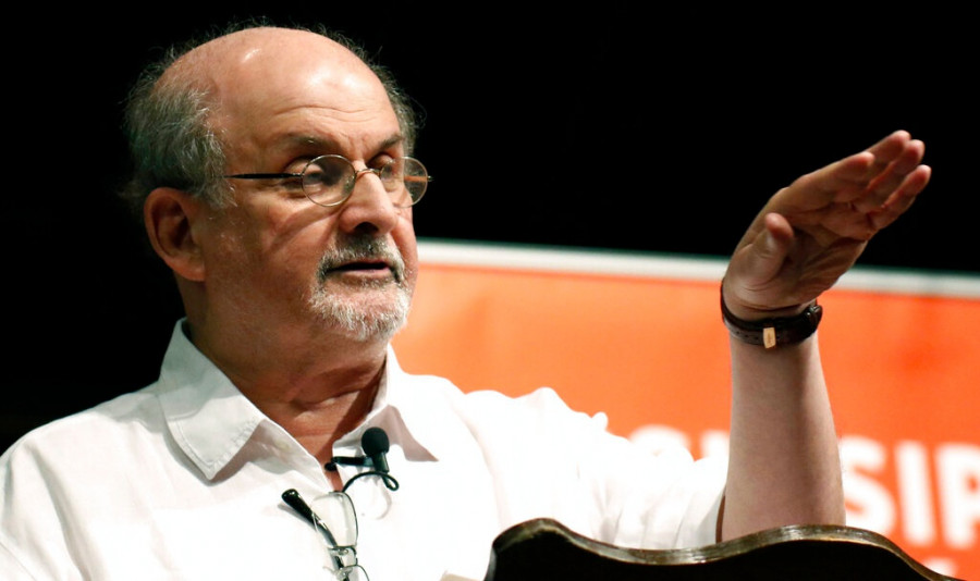 Salman-Rushdie-siggrafeas-epithesi.jpg