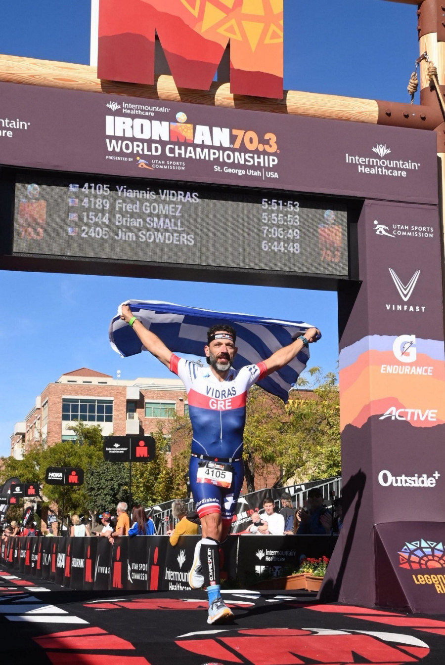 Στον τερματισμό με την ελληνική σημαία