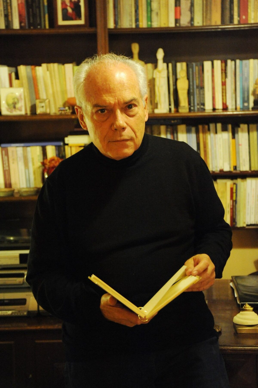 Μάνος Κοντολέων