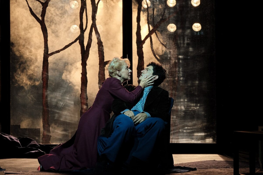 Ναταλία Τσαλίκη και Αργύρης Πανταζάρας στους Βρυκόλακες του Ίψεν