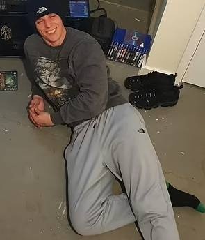 Ντίρκ Χάουελ, σύντροφος της μητέρας του Άλφι 