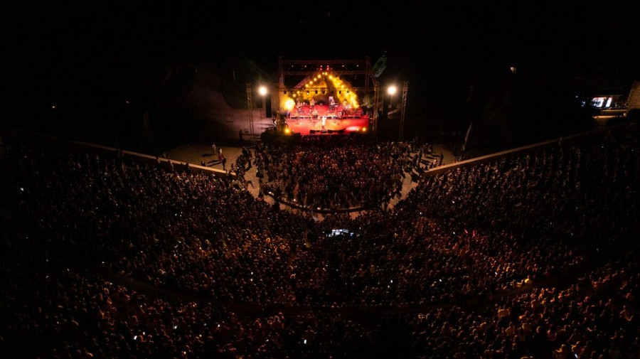 To κατάμεστο Θέατρο Γης στη Θεσσαλονίκη