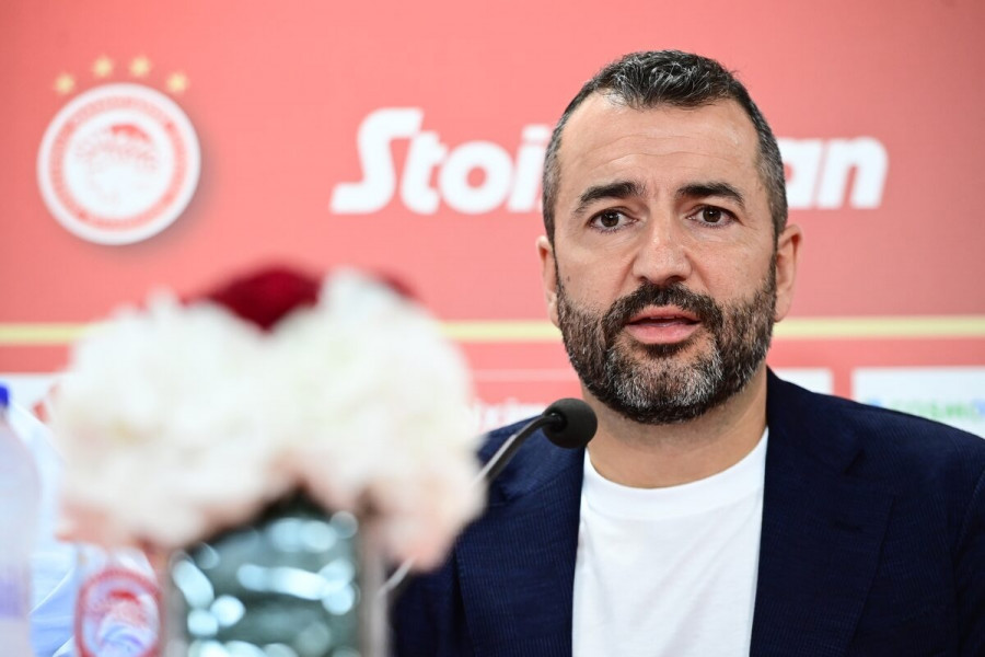 Ο Ντιέγκο Μαρτίνεθ κατά την παρουσίασή του από τον Ολυμπιακό