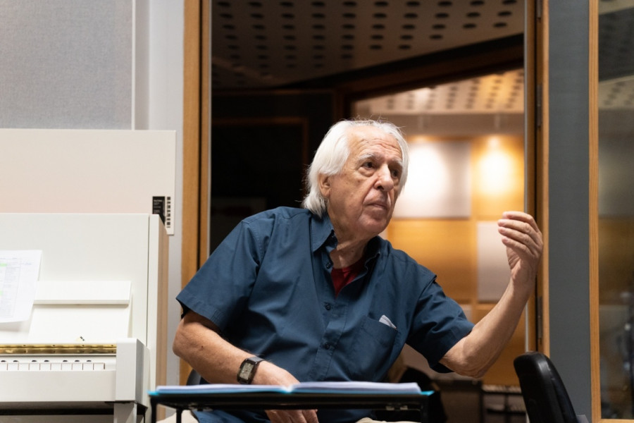 O Χρήστος Λεοντής στην πρόβα με τον Μίλτο Πασχαλίδη και τους μουσικούς του 