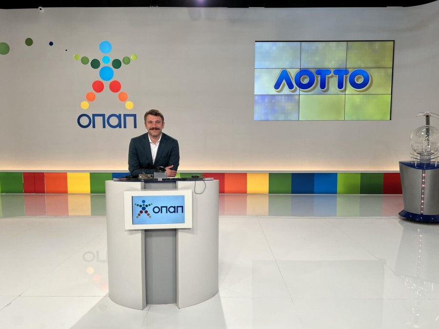 Πάρις Λύκος.