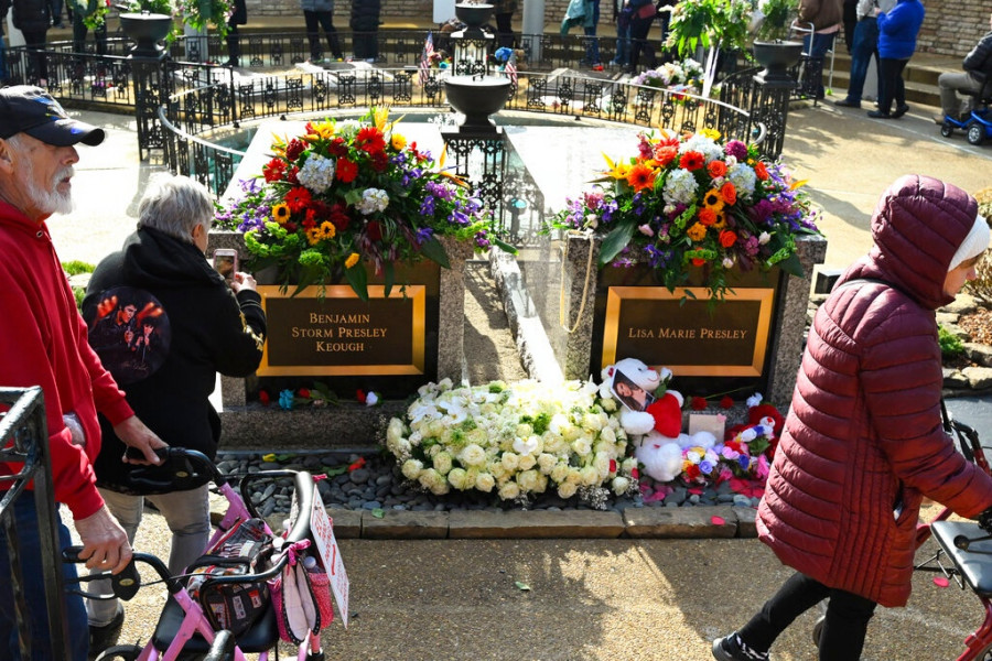 Η Λίζα Μαρί Πρίσλεϊ θα βρίσκεται για πάντα δίπλα στον γιο της, Μπέντζαμιν...