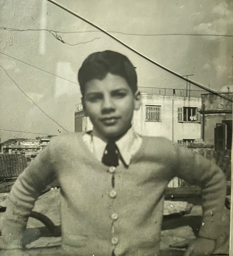 Ο Σταύρος Ξαρχάκος σε παιδική ηλικία