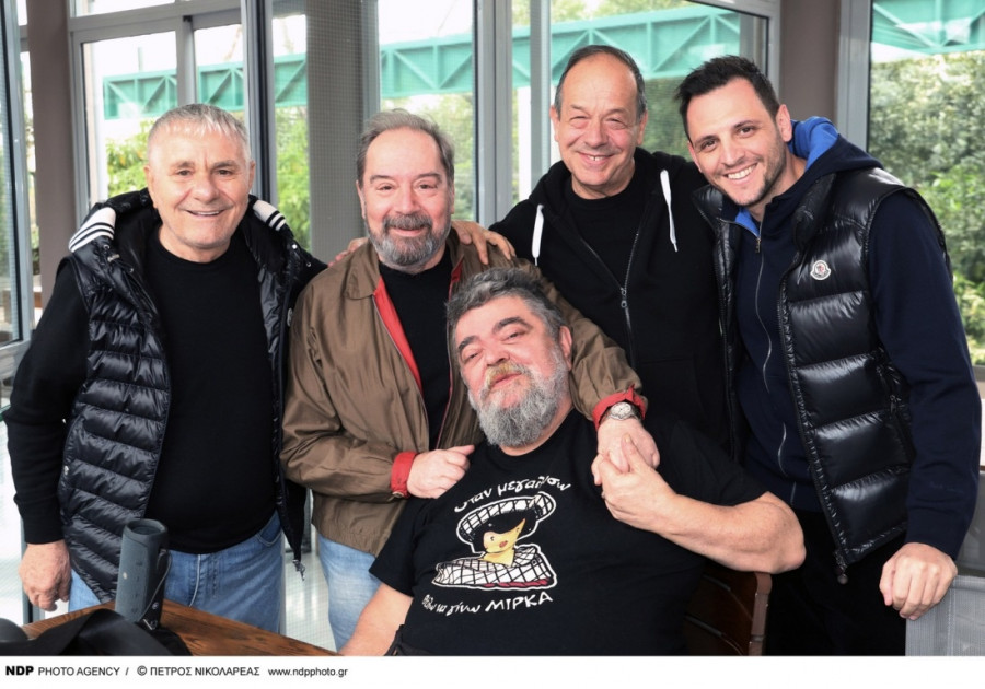 Aπό αριστερά: Ηλίας Μαροσούλης, Σταμάτης Φασουλής, Φωκάς Ευαγγελινός, Σταμάτης Κραουνάκης και Άγγελος Κοταρίδης.