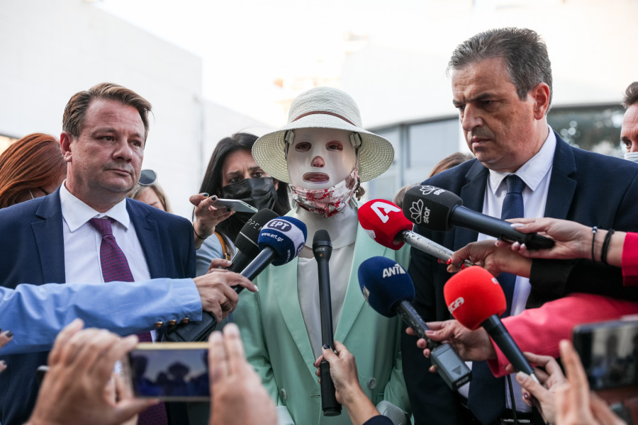 Επίθεση με βιτριόλι στην Ιωάννα Παλιοσπύρου: Η ώρα της αποφυλάκισης της Έφης Κακαράντζουλα πλησιάζει