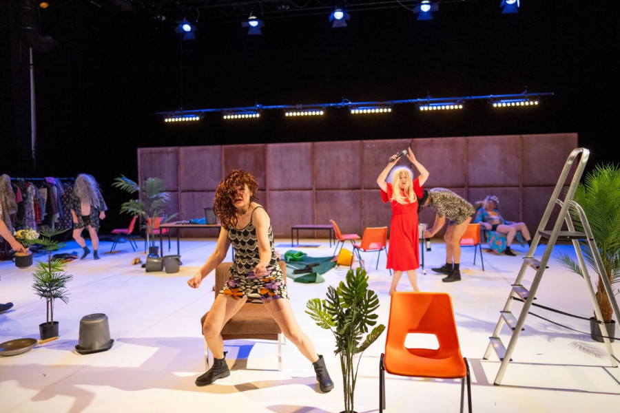 Festival Athinon-Forced-Entertainment_-Signal-to-Noise--(2).jpg