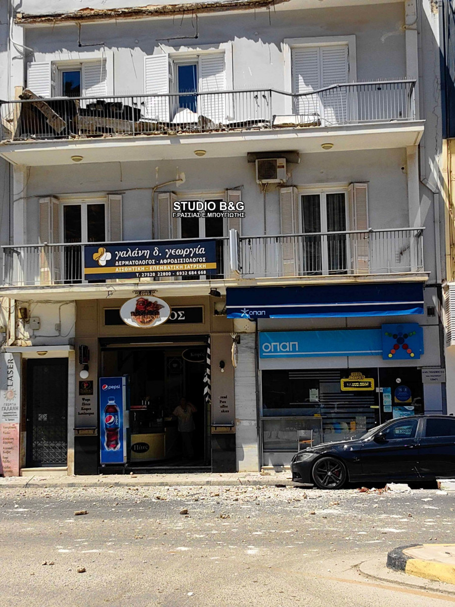 Κατέρρευσε μπαλκόνι στο Ναύπλιο