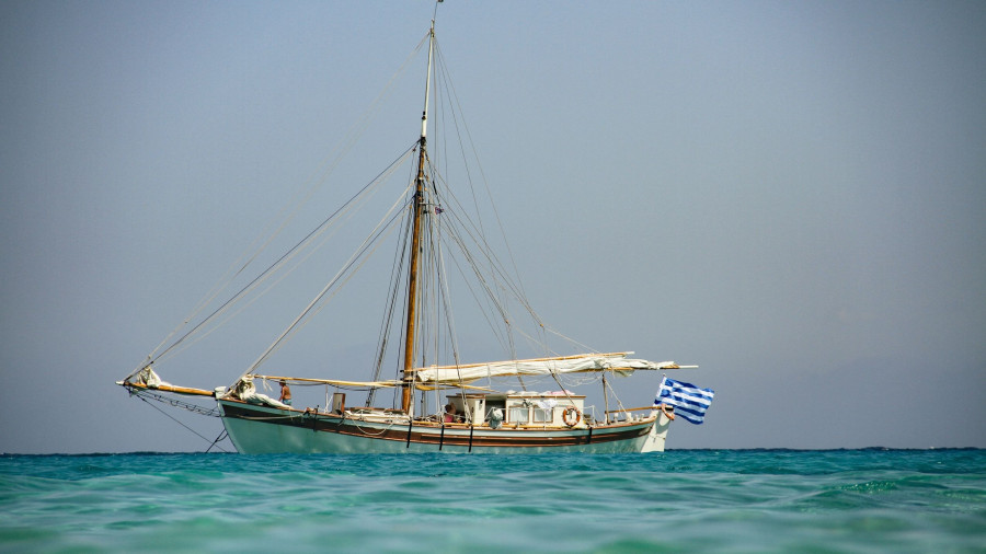 ÌÉÊÑÅÓ ÁÍÁÔÏËÉÊÅÓ ÊÕÊËÁÄÅÓ - ÊÏÕÖÏÍÇÓÉÁ