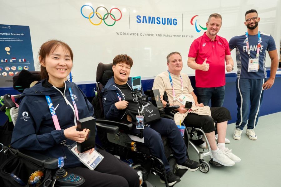 2_samsung-mobile-paris-2024-paralympic-games-z-flip6-olympic-edition-athlete-and-fan-experience.jpg